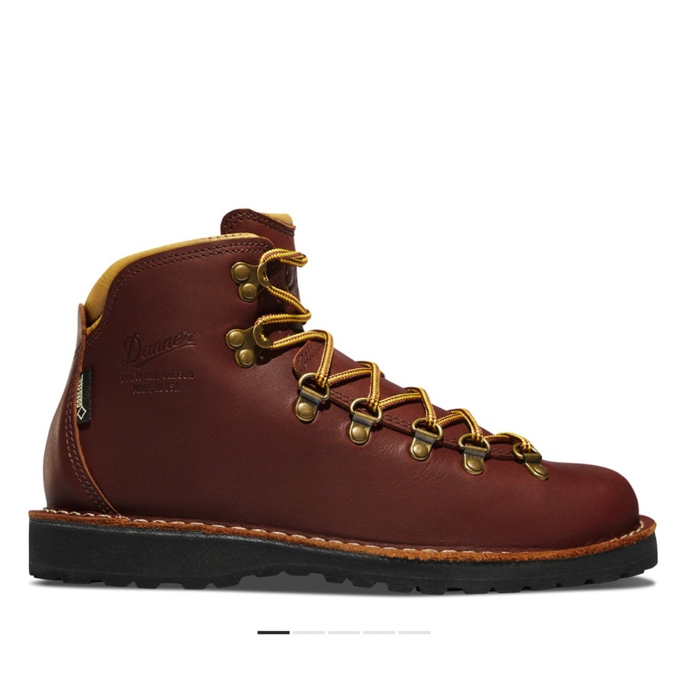 NEW in box $430 DANNER Women’s Mountain Pass Hiking Boots Cedar Sz 6.5